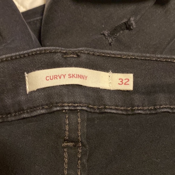Levi’s classic Curvy Skinny Black Jeans - Picture 5 of 5